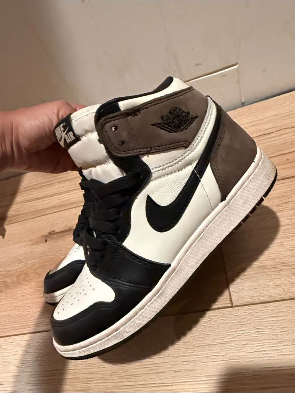 Air Jordan 1 Retro High OG mocha Sneakers